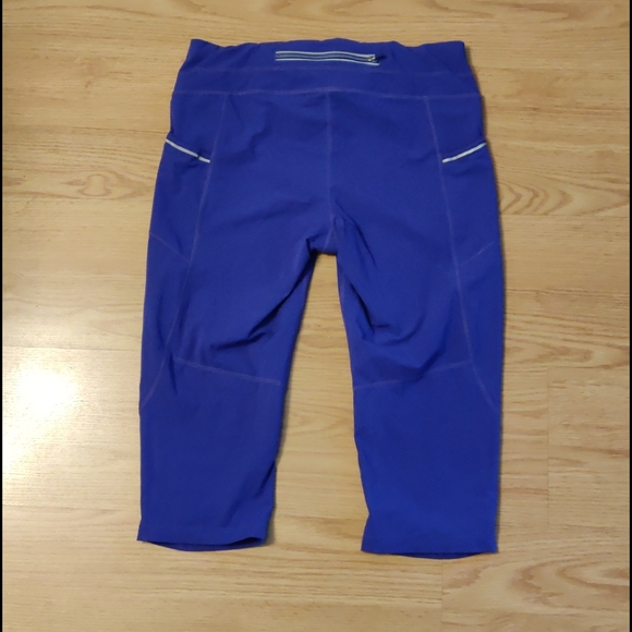Athleta Workout Capri Leggings with Pockets Size M - Picture 6 of 8